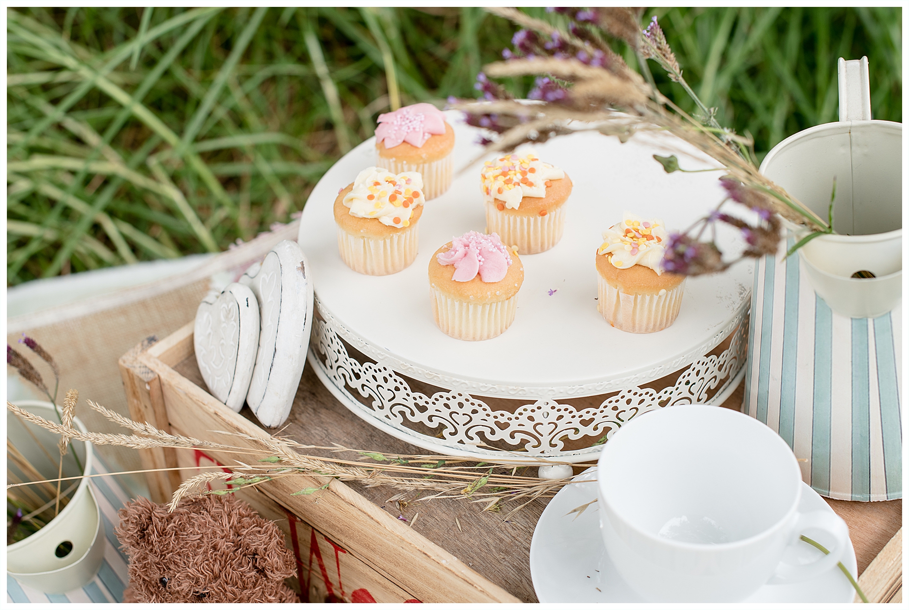 styled lifestyle shoot cupcakes