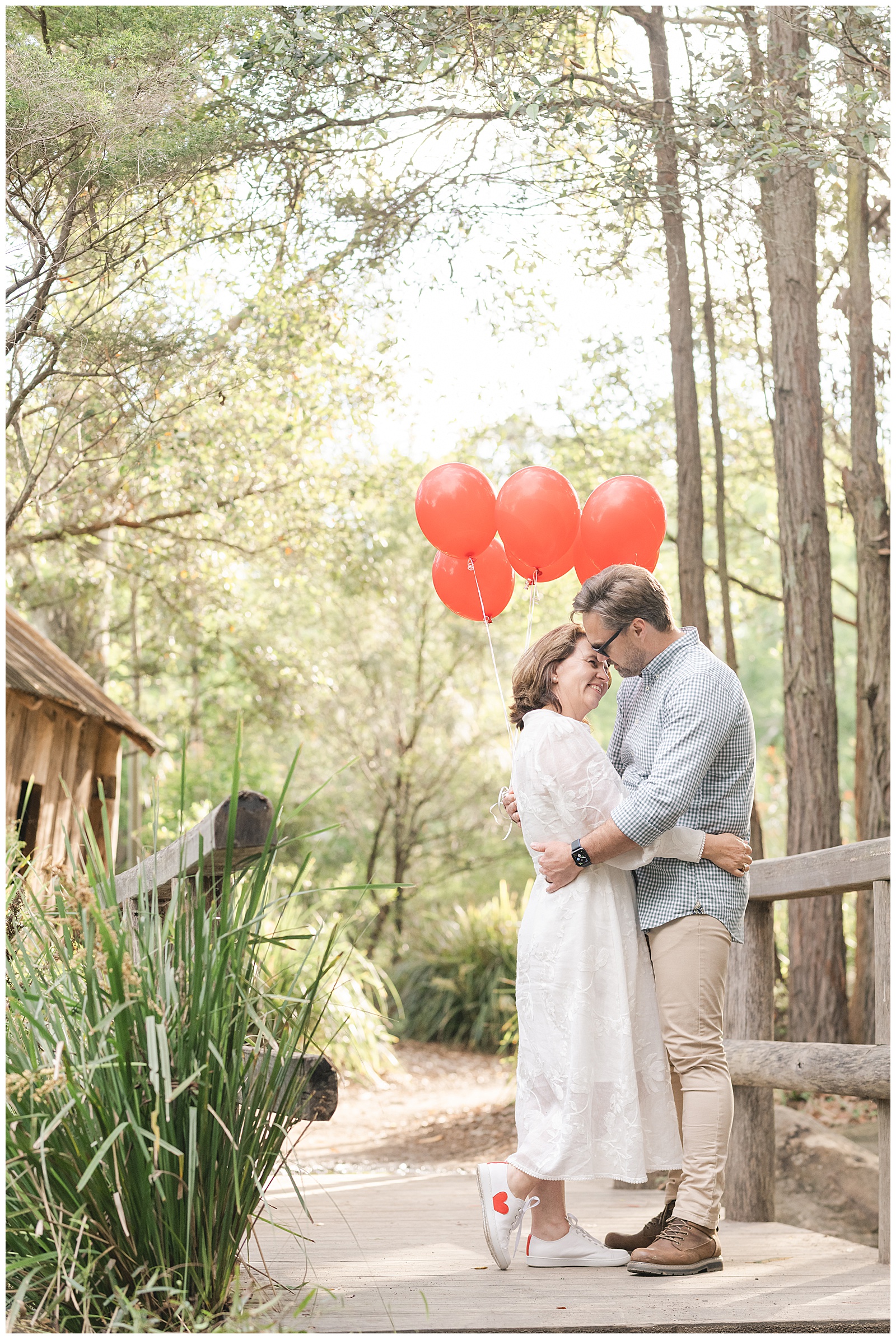 couple portraits Fagan Park family shoot mom and dad with red balloons