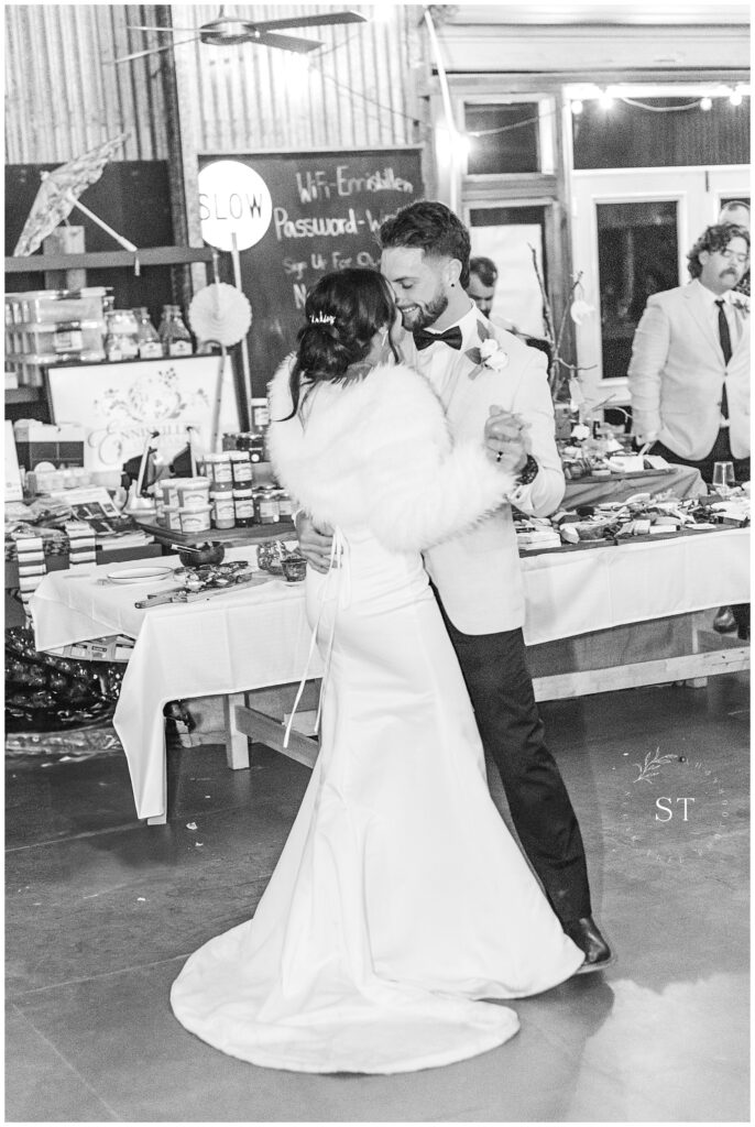 Blue mountains wedding first dance