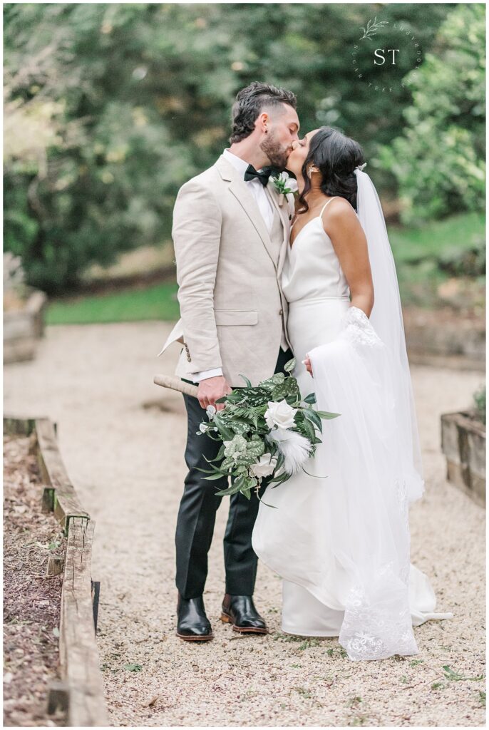 Blue mountains wedding bride and groom portraits couples kiss